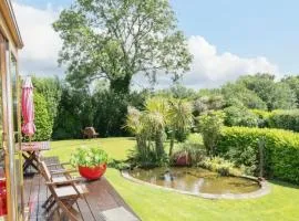 3BD Marina House for up to 4 adults and 1 child