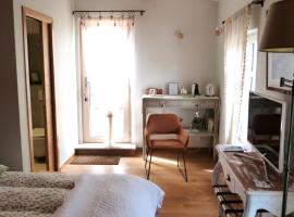 Mas des Treilles - Chambre d'hôtes "Côté Villages"，位于曼讷的酒店