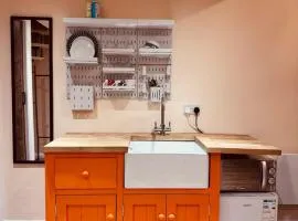 Golden Oak Guest House