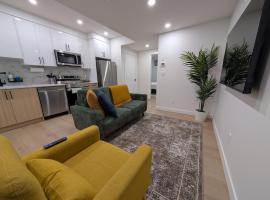 Granny's Hug, a cozy 2 Bedroom Basement Suite，位于卡尔加里的酒店