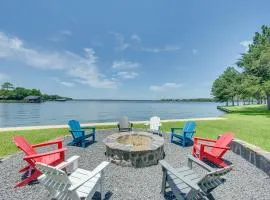 Stunning Lakefront Malakoff Home w/ Dock & Deck