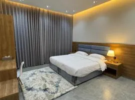 The Queen Apartment