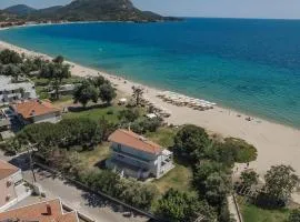 Proteus Beachfront Villa, Toroni
