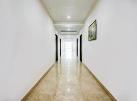 Hotel O SR Farm，位于Bodakdev的酒店