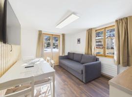 Spacious Alpine Family Apartment near Zermatt，位于兰达的酒店