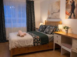 Sutton Cosy Rooms，位于萨顿的酒店