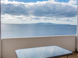 Blue View House 1 - Ysternia Bay - 2BR SeaFront，位于Istérnia的酒店