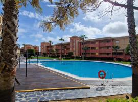 Apartamento moderno en un Resort de 4 Estrellas，位于伊斯兰蒂拉的酒店