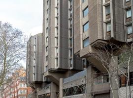 STG Hotel Oxford Street - formerly St Giles London Hotel，位于伦敦的酒店