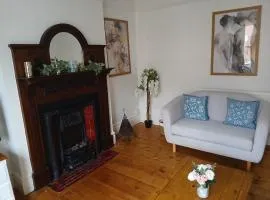 Spacious 4 Bedroom House, Garden, Nr Ipswich Town Centre with hot tub