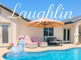 The River's Ace a Luxury River & Lake Pool Oasis，位于劳克林的酒店