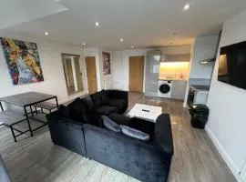 LT Duplex - 1 Bedroom Apartment - Free street parking