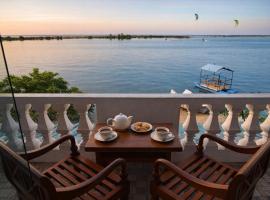 Dinuda Lagoon Hotel，位于卡尔皮蒂耶的酒店