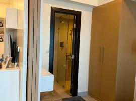 Uptown Parksuites Tower 1，位于Maugat的酒店