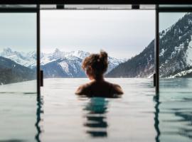 Wohlfühlhotel Hubertushof am Arlberg - Ski-In & Ski-Out - Sky Pool，位于施图本阿尔贝格的酒店