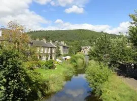 Peebles Cottage Apartment with River View and Bike Store