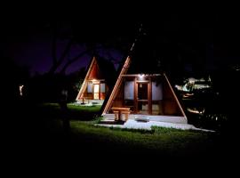 Horezu Cozy Cabin，位于Izvoru Rece的酒店