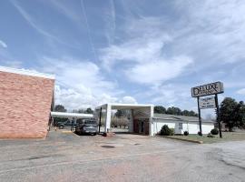 Deluxe Inn，位于Mauldin的酒店