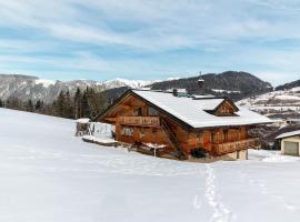 Villa on a courtyard near the ski area in Salzburg，位于蓬高地区埃本的酒店