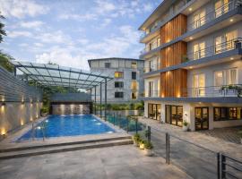 Royal Chamber Rooms Restaurant & Rooftop Bar - Near Pashupatinath & Airport，位于加德满都的酒店