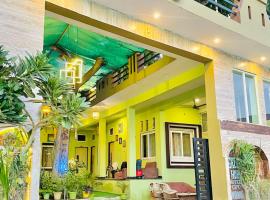 Green Hub-Pool Villa with Nature，位于布什格尔的酒店