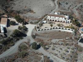 El Cortijo Largo，位于塔韦尔诺的酒店