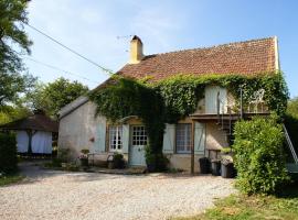 Holiday Home in Vitry-Laché near Lake，位于Crux-la-Ville的酒店