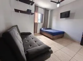 Studio Centro Bertioga, Próx Praia, Balsa, Pier e Prainha Branca, Wi-Fi, Churrasqueira, Vaga, 5 pessoas