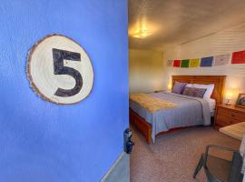 King Five Mokee Motel Pets OK Shared Kitchen，位于布拉夫的酒店