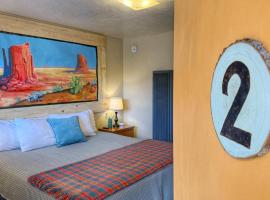 Hózhó King Mokee Shared Kitchen, Pets Ok #2，位于布拉夫的酒店