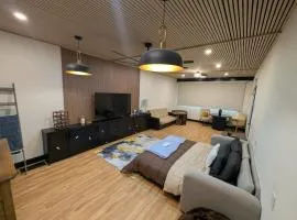 Spacious King Pull Out Suite Beamsville