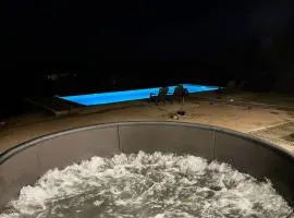 Cabaña con Jacuzzi y Piscina