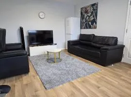 Reardon near warwick hospital, free parking, fast wifi, sleeps 5
