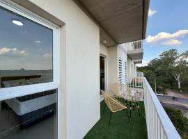 Dpto nuevo con piscina a 5 min del aeropuerto，位于Luque的酒店