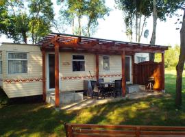 Mobile Home im Ferienpark mit Seezugang，位于Dabel的酒店