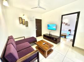 Peaceful Aesthetic 1BHK in Siolim with Forest View & Pool，位于马普萨的酒店