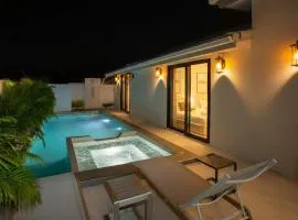 V296 Newly Renovated Pool Villa Sleeps 14 with BBQ