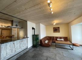 Renovated mountain farm with hot tub，位于Sonvilier的酒店