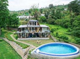 Himadvaya- The Himalayan Prism，位于阿尔莫拉的酒店