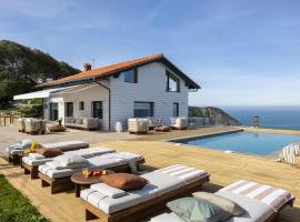 Wishome-Casa espectacular sobre acantilado con piscina privada, a 5 minutos de la playa - Disfruta de un verano más fresco，位于佩琼的酒店