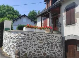 Gîte avec jardin pour 6 pers près de Salers Nature & Puy Mary