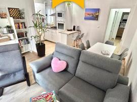 Apartalux Sevilla Camas，位于卡马斯的酒店