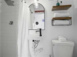 Twilight Ranch Tiny Homes - pet friendly & hill country views