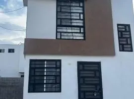 Casa con climas, refri, TV, wifi, lavadora etc