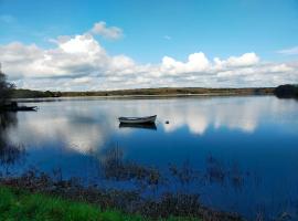 Au bord du lac Vioreau 44，位于Joué-sur-Erdre的酒店