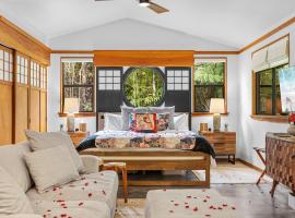 Volcano Tea House Cottage-SpaBath-HotTub-FirePlace，位于沃尔卡诺的酒店