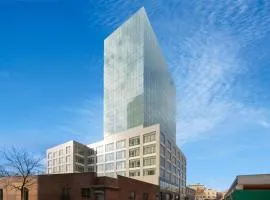 La Quinta Inn & Suites by Wyndham Jamaica NYC/JFK AirTrain