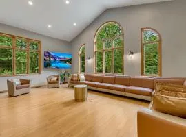 Poconos Villa arcade movie theater hot tub