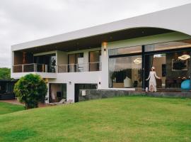 Porsampao Luxury Villa，位于Ban Khok Khilek的酒店