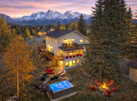 2 minute Drive to Jasper National Park，位于Brule Mines的酒店